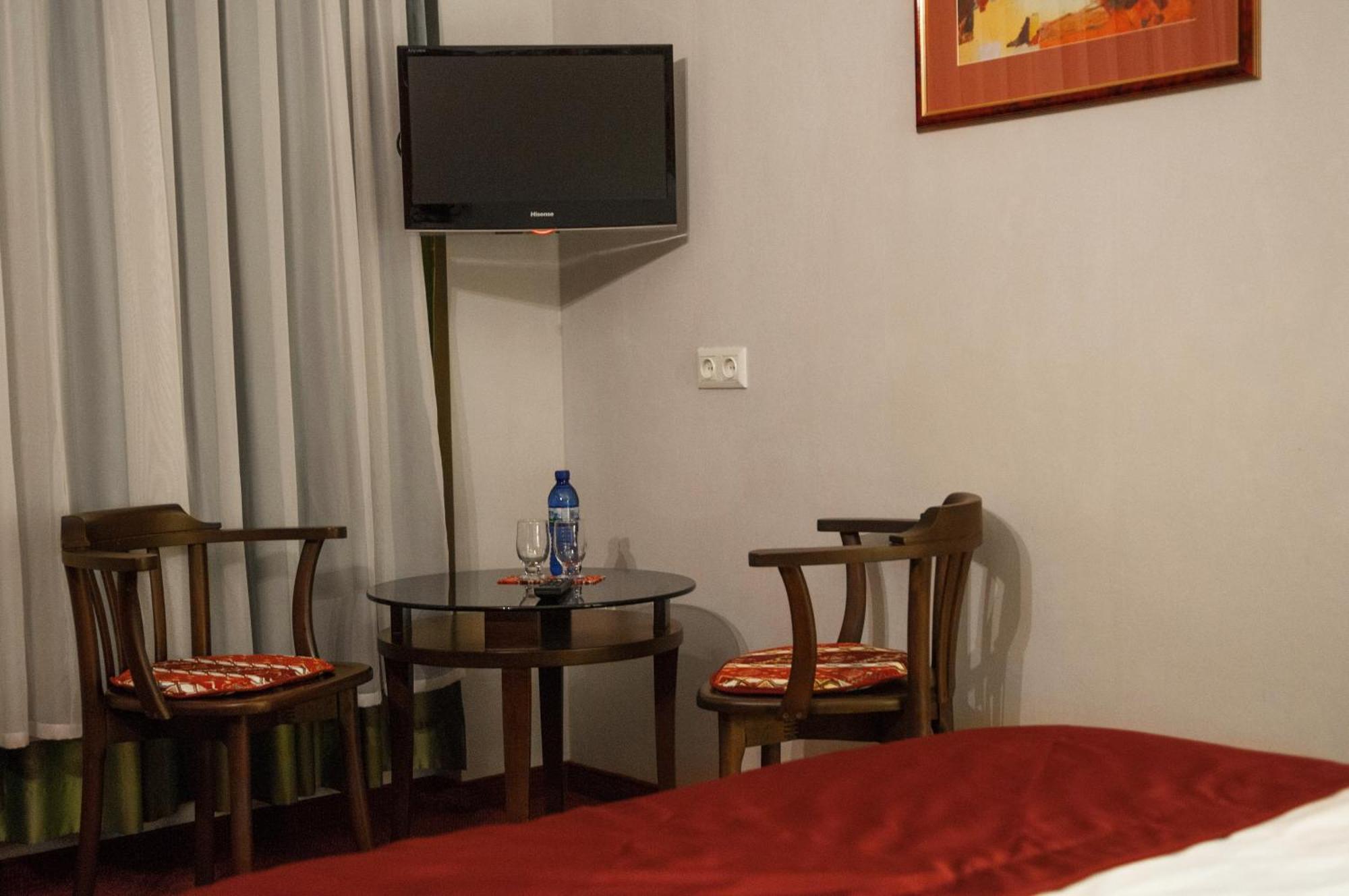 Prestige Palace - Esquisse Hotel Tbilisi Bilik gambar