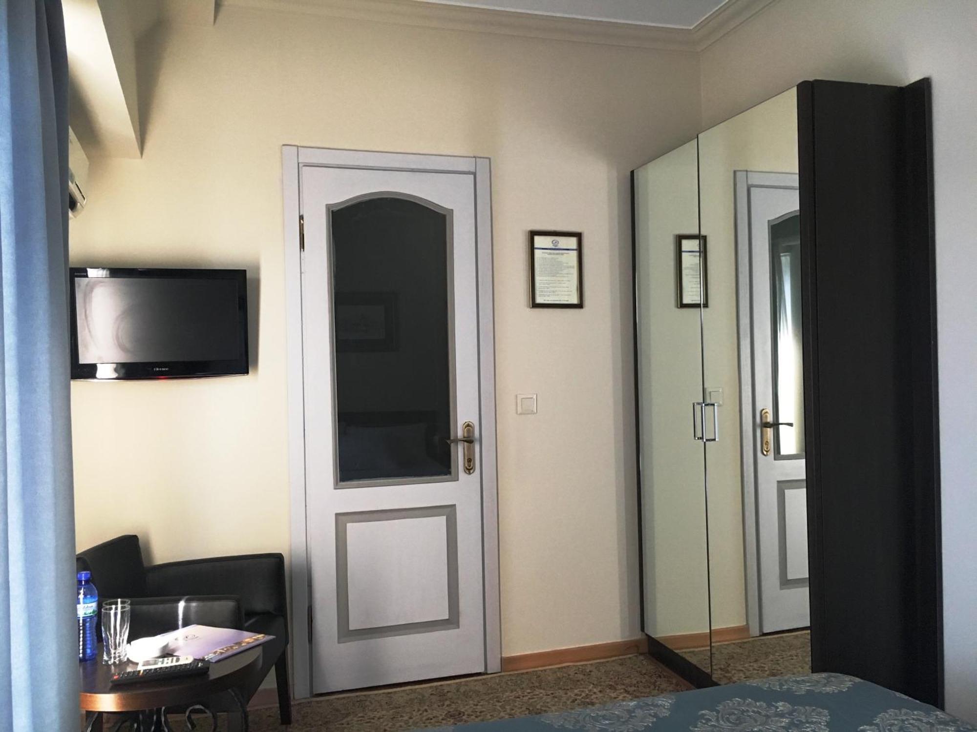 Prestige Palace - Esquisse Hotel Tbilisi Bilik gambar