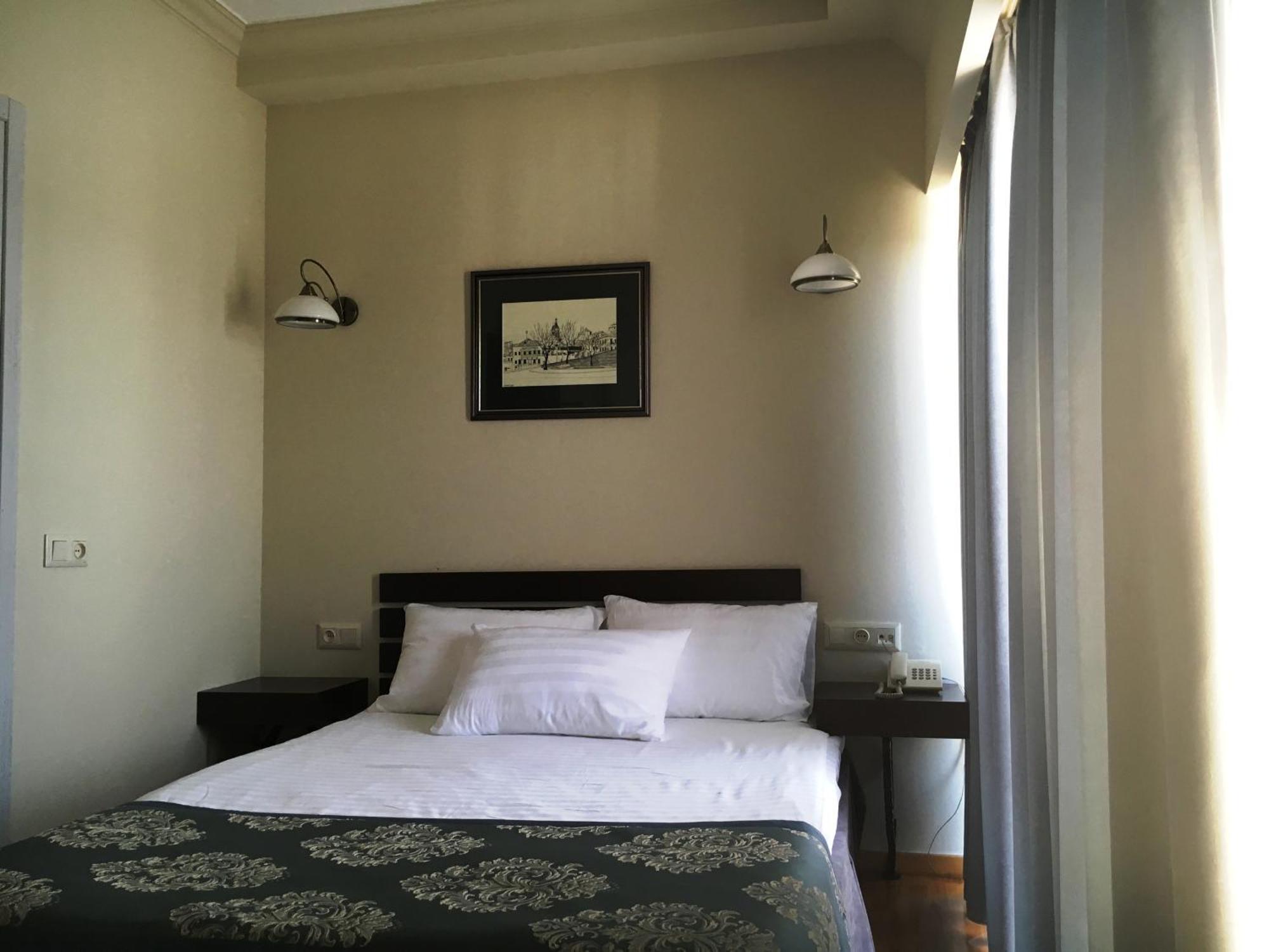 Prestige Palace - Esquisse Hotel Tbilisi Bilik gambar
