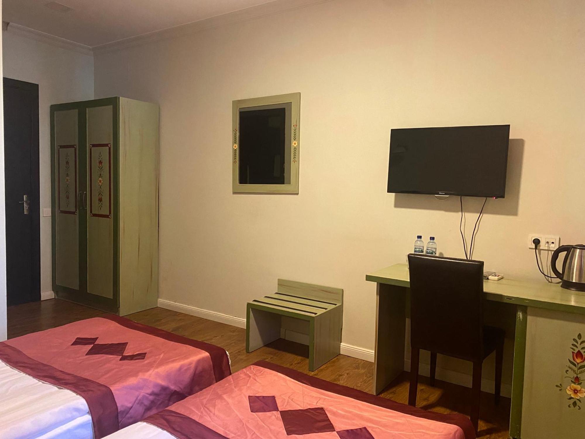 Prestige Palace - Esquisse Hotel Tbilisi Bilik gambar